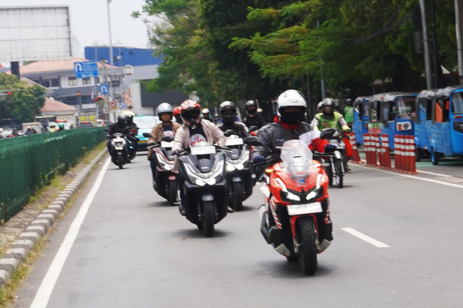 Etika Mengerem Sepeda Motor di Kota Padat