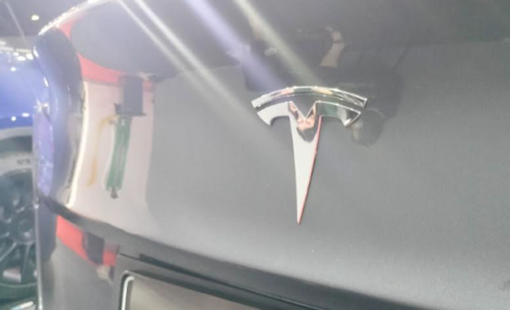 Persaingan ketat produk otomotif global antara produk Eropa, China dan AS telah berdampak terhadap bisnis Tesla.