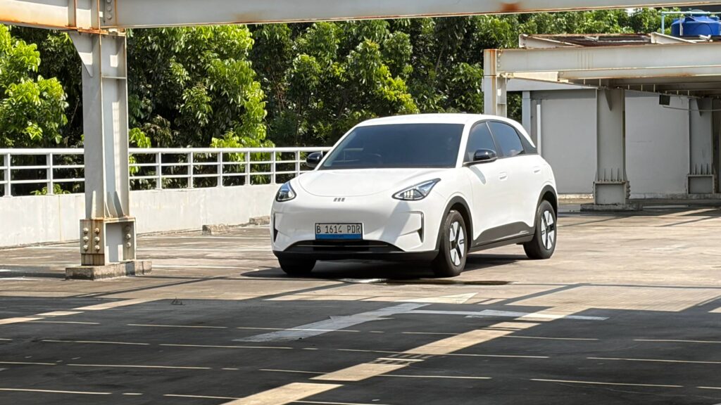 Geely EX2