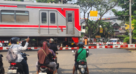 rel kereta api